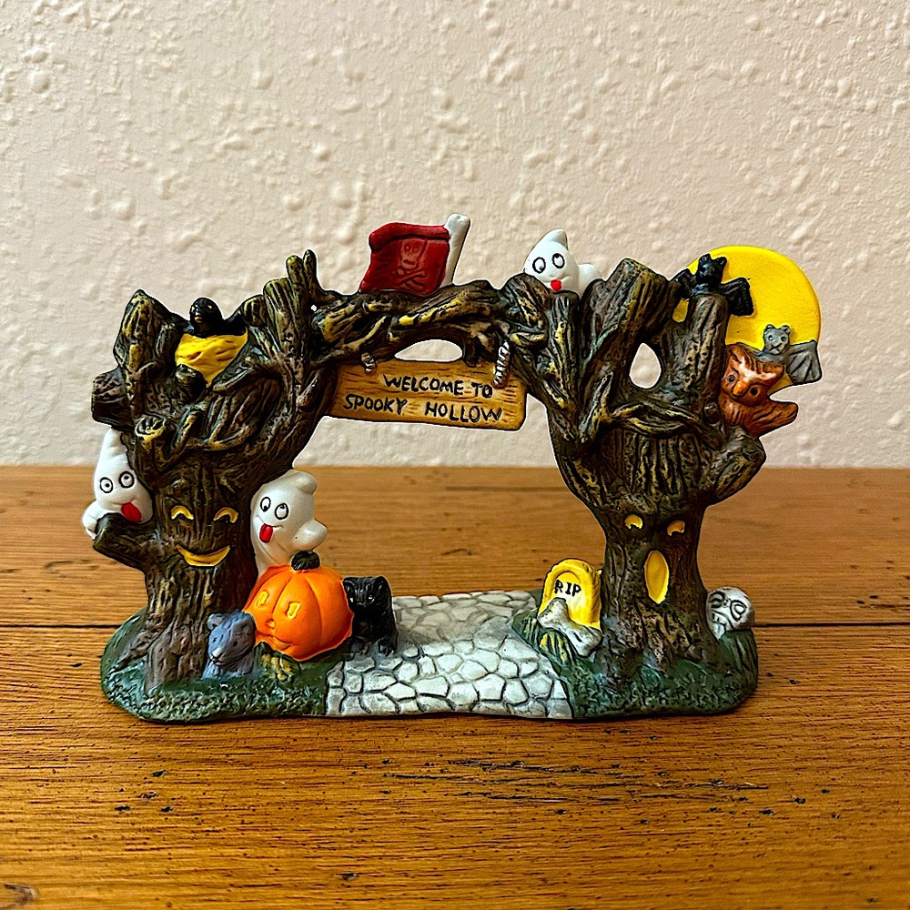 Vintage Spooky Hollow Haunted Gateway NWT 2002 - Picture 2 of 7